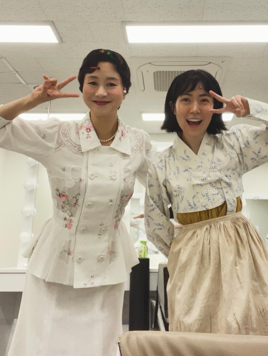 ekluv_'s tweet photo. 임강희 님 인스타 #심은경 

연습실에선 옆자리 메이트
공연장에선 분장실 메이트
극 안에서는 우정의 한잔 메이트
니가 제일 보고 싶을거다!!
다 예쁘지만 특히 눈빛이 너무 예쁜
우리 은희 은갱 🤍
“난 은희가 행복 했으면 좋겠다.
넌 그럴 자격이 있어.”

https://t.co/YYtVp0defr https://t.co/fx9TAfJb0m