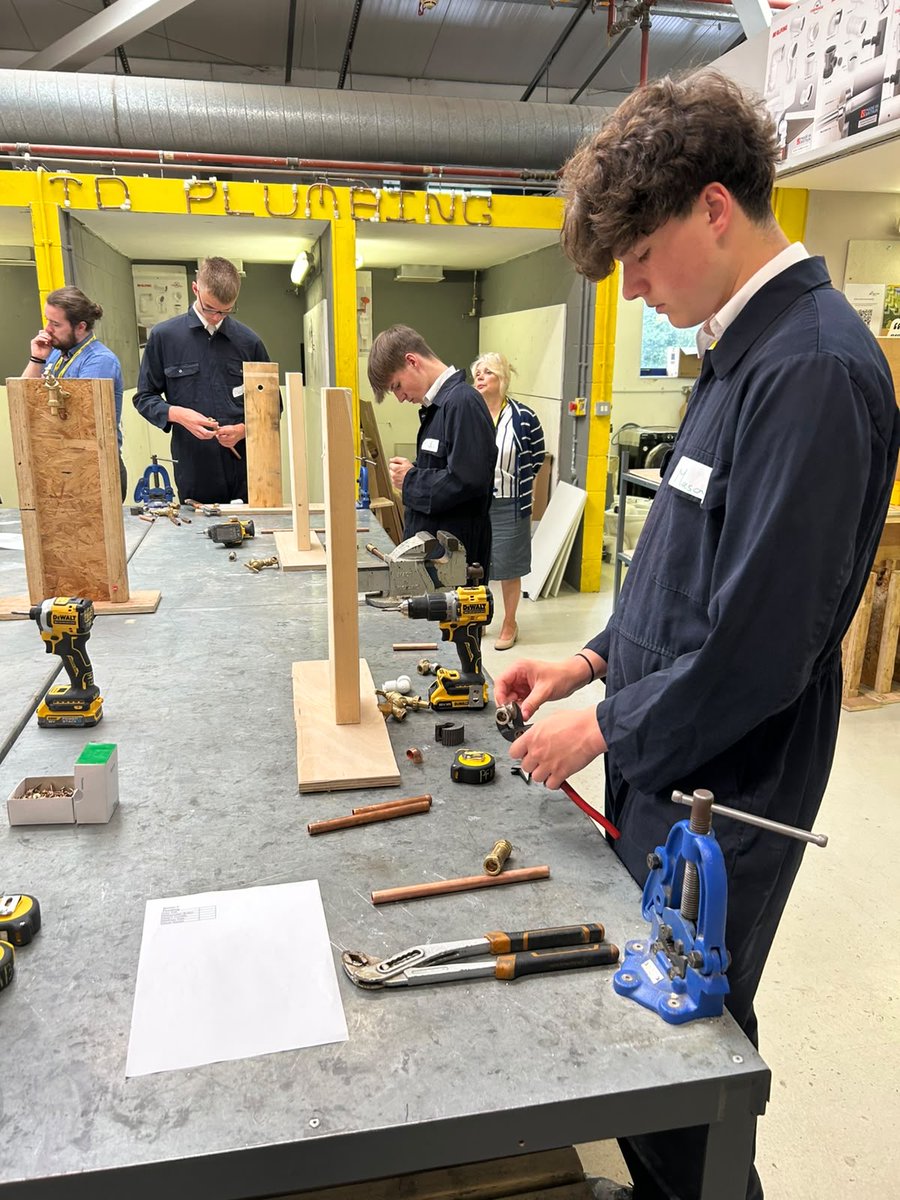 Cansfield1's tweet photo. ✨College Taster Day 🎓 

Our Year 10 students enjoyed a fantastic day at Wigan &amp; Leigh College today, taking part in a range of taster sessions and exploring potential future pathways!

#AchievingExcellenceTogether #Year10 #WiganAndLeighCollege #ProudToBeCansfield https://t.co/sSqxruS4lB