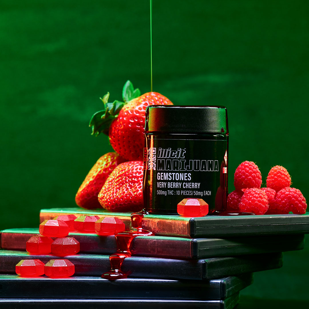 fromtheearthmo's tweet photo. 💎 Very Berry Cherry Gemstones 

Each gemstone contains 50mg for a smooth, long-lasting ride that settles into deep relaxation and mellow euphoria. Tart berry notes and candy-like sweetness make every bite rich, vibrant, and built for winding down. https://t.co/9RoQcP5zOK