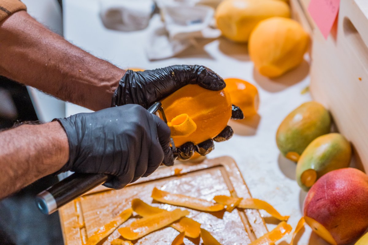 PromptQL's tweet photo. Turns out "enterprise #AI company throws a mango party" was a great idea.

#MangoMaxxing happened - 700 people down for trays of peak season Indian mangoes, @GullyLabs sneakers, and the best @CurryUpNow chai and samosas in SF.

Our biggest in-person event yet. From Mango to Mang-went 😜

Thanks for packing the room. Same time next mango season? 🥭