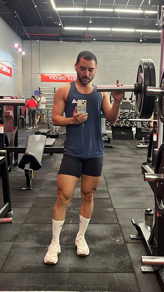 dan_davi's tweet photo. Leg Day pesado pra ver se os pernões chegam a tempo do verão https://t.co/QXXjK1WTCQ