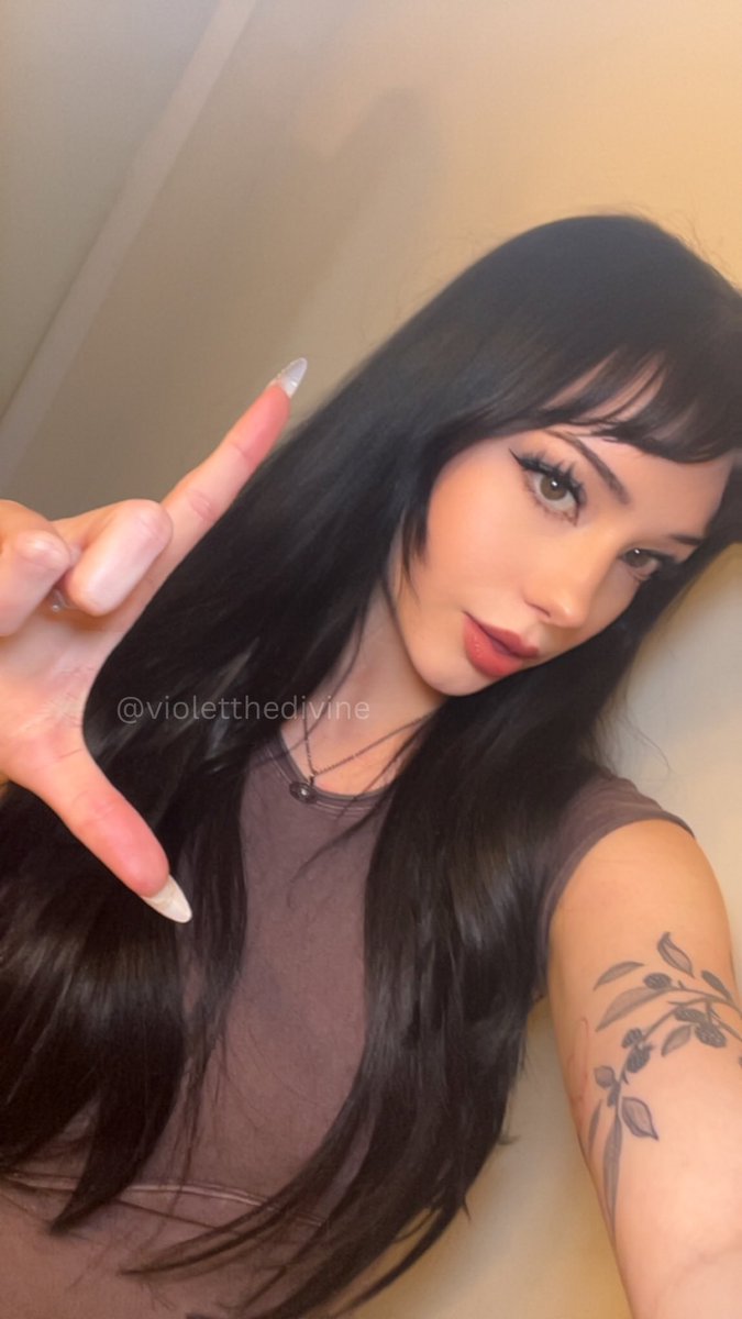 violetthedivine's tweet photo. Are you always this pathetic or is it just when you’re around me? https://t.co/rbENAgSlGO