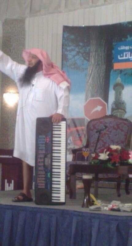 alqalamalyami's tweet photo. هذه الأشكال التي تحارب الوعي وتنشر الجهل والخرافة . 
هذه اللحى القذرة المتطرفة العفنة . 
تنظيم خشيوه والصحوة والإخونجية والدواعش خطر على الوطن . 
#نجران_الان https://t.co/ZXH6M4GCn9