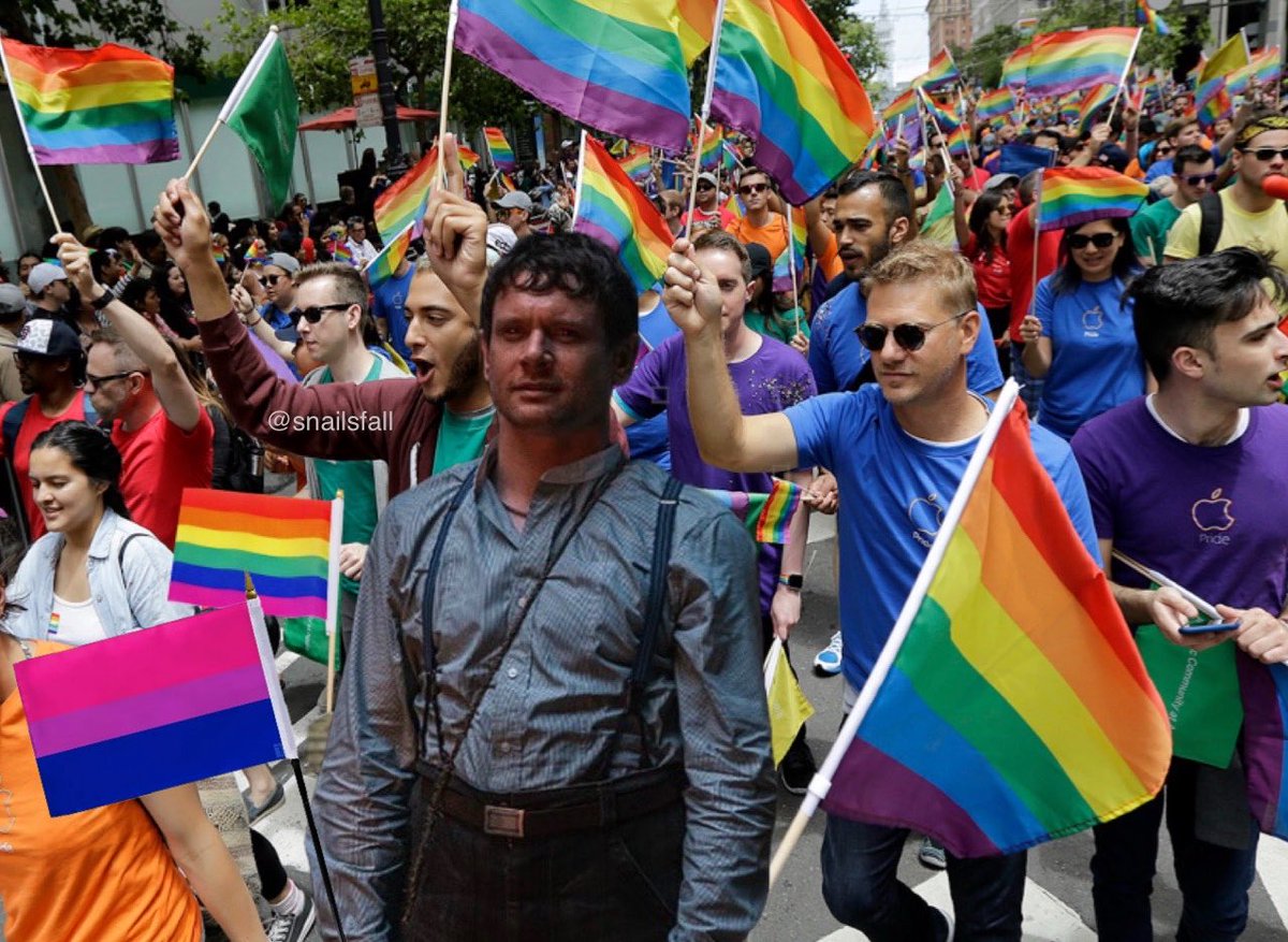 Snailsfall's tweet photo. No way, look who at pride 😭 https://t.co/SDimaTjuYg