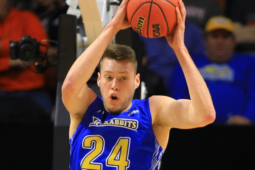 HappyHourwithJG's tweet photo. Mike Daum TODAY on Happy Hour!

It doesn't get better than this — the athlete nor the person. Get ready to smile &amp; laugh a LOT! Stories from his time at SDSU, growing up on the farm in Nebraska &amp; traveling around the world as a pro.

Out by 5pm > https://t.co/3zrK0mNJha

#GoJacks https://t.co/2FV0csy4Uv