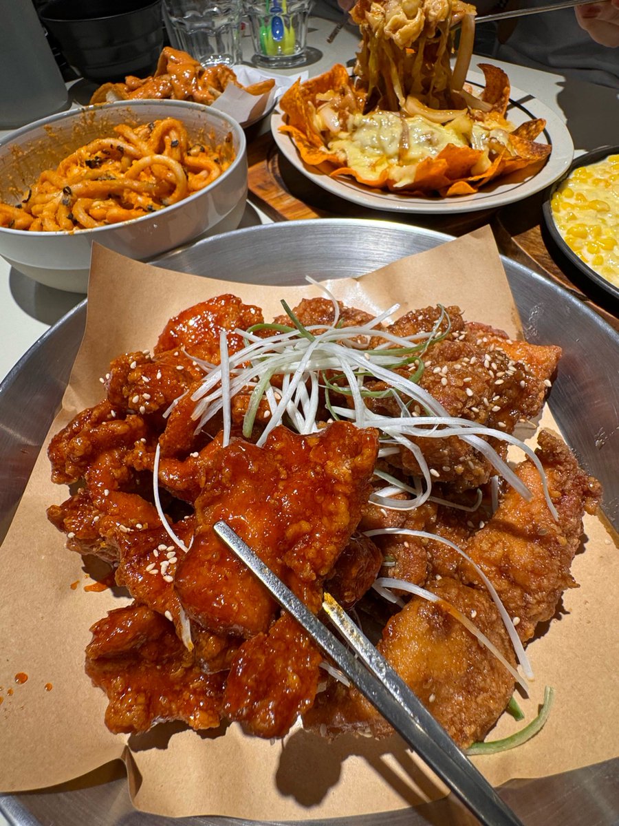 acytt33749's tweet photo. Tried something amazing tonight—crispy Korean fried chicken with sweet u0026 spicy gochujang glaze, way better than takeout! https://t.co/BXPAP7Mp9p