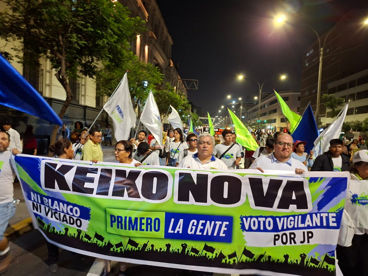 primerolagentep's tweet photo. Junto a miles de peruanos y peruanas, Primero La Gente marchó en Lima y diversas ciudades del país, reafirmando que por justicia, memoria y dignidad: 
#KeikoNoVa #VotaJP https://t.co/3idPitvmVS
