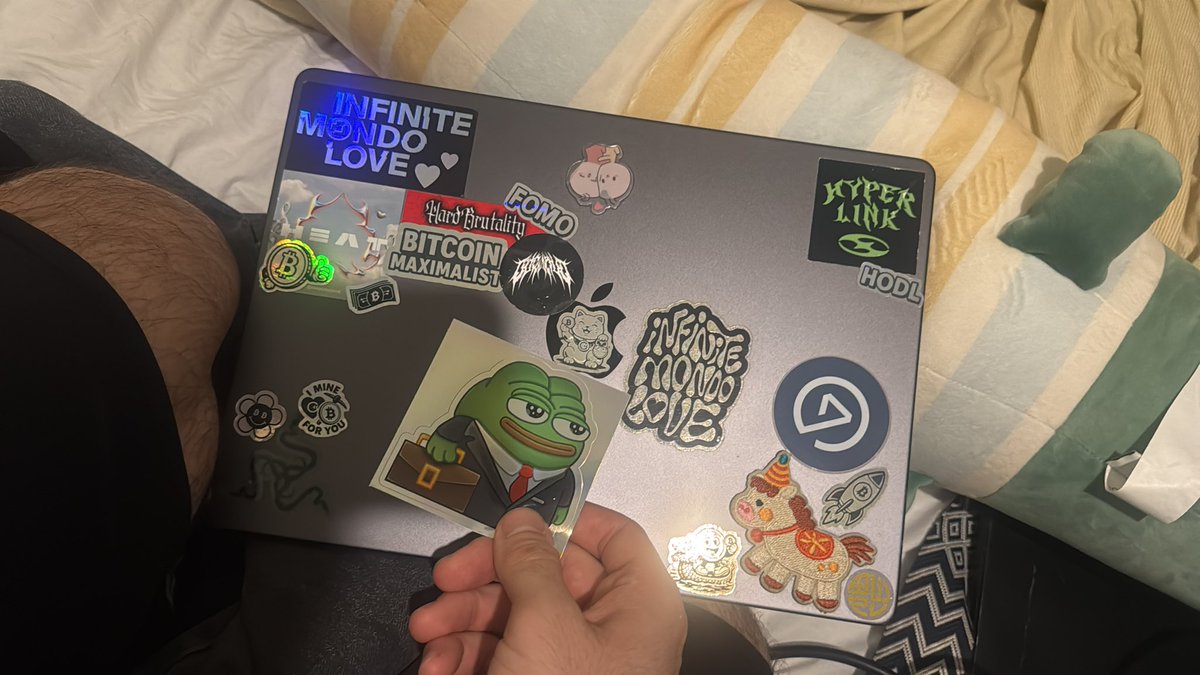 AmorSabouri's tweet photo. nuevo sticker pal portátil https://t.co/V5bprlnJ6d