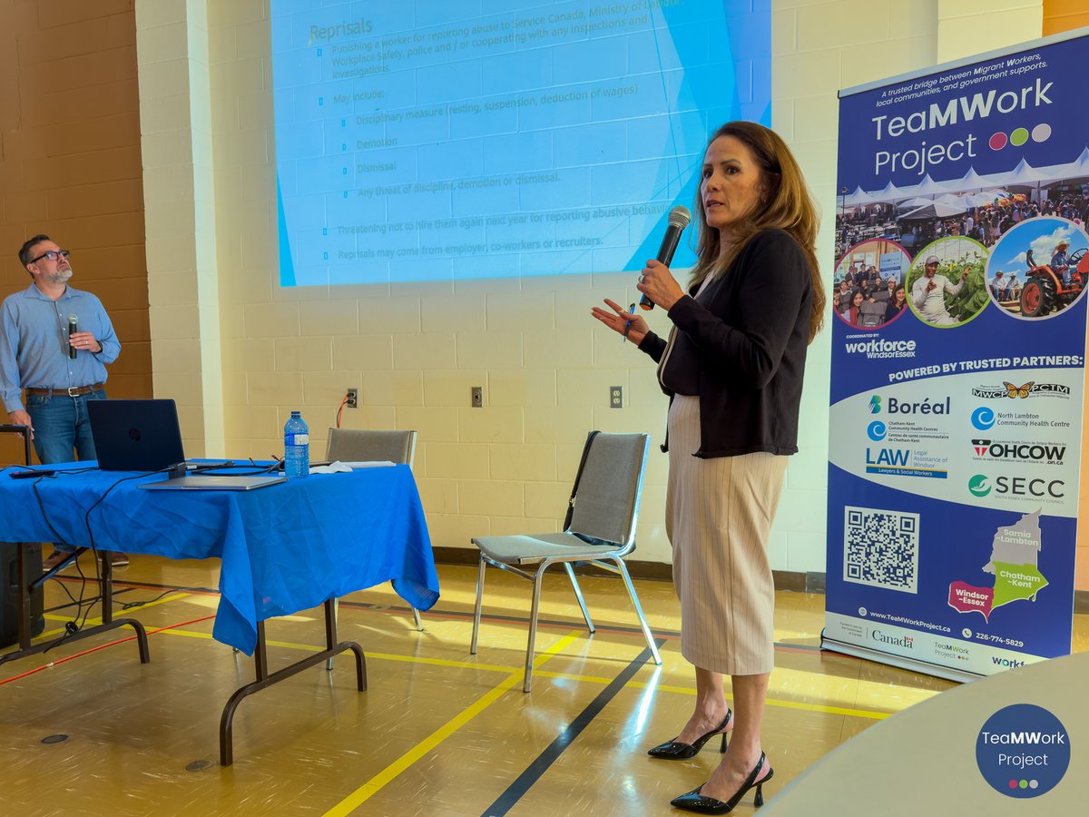 TeamworkMWSP's tweet photo. El 31 de mayo, @LAW_Windsor (Asistencia Legal de Windsor) organizó otra sesión de PLE (Educación Pública Legal) sobre el OWP V (Permiso de Trabajo Abierto para Trabajadores Vulnerables).
El invitado especial fue el abogado David Côté, quien presentó de manera clara los requisitos para calificar a este permiso y respondió las preguntas de los asistentes al final de su exposición.
Los trabajadores también recibieron kits de TeaMWork y disfrutaron de una deliciosa comida antes de la presentación.
Queremos agradecer a LAW por permitirnos ser parte de un tema tan importante para la comunidad de trabajadores temporales extranjeros en nuestra región.