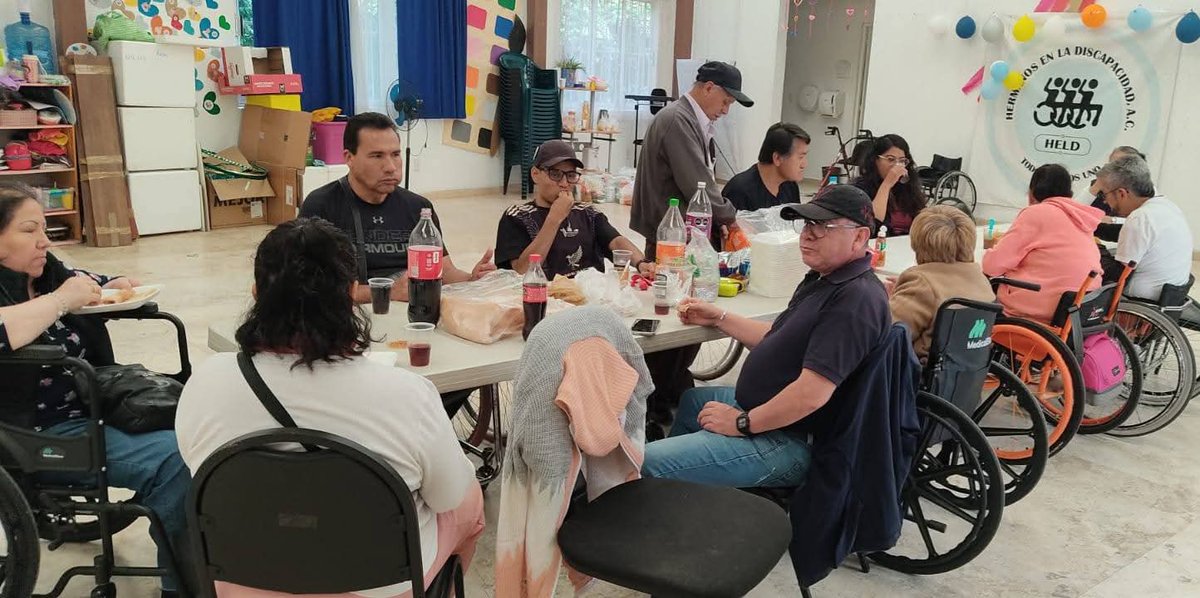held_ac's tweet photo. EN #HELD A.C. DISFRUTAMOS DE NUESTRAS #CONVIVENCIAS COMO  PARTE DE NUESTRAS #ACTIVIDADES COTIDIANAS, YA QUE  REFUERZA LOS VALORES Y ENRIQUECE LOS VINCULOS. 💕
TODOS LOS VIERNES EN EL DEPORTIVO SANTA CECILIA, #TLALNEPANTLA DE BAZ, EDO. DE MÉXICO. 
#Gratis #Viernes #HELDcontigo https://t.co/QBhrAYkUv1