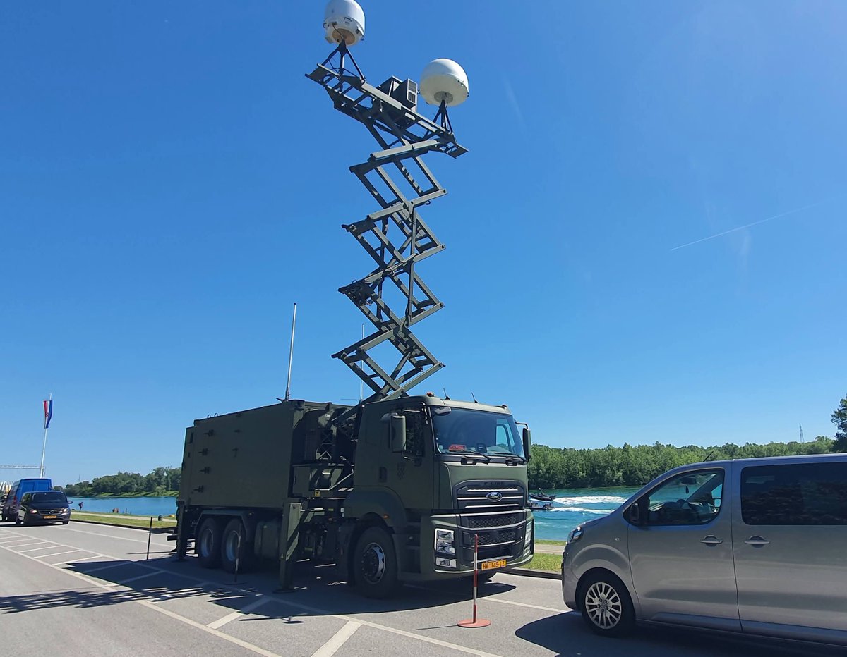 putnik833's tweet photo. TB2 Bayraktar nad Jarunom: Tijekom prikaza sposobnosti povodom Dana Hrvatske vojske javnosti su po prvi put prezentirane izvidničke sposobnosti bespilotnog sustava Bayraktar TB2, uz izravni prijenos zračne situacijske slike tijekom izviđačke zadaće. https://t.co/uF1botb8ly