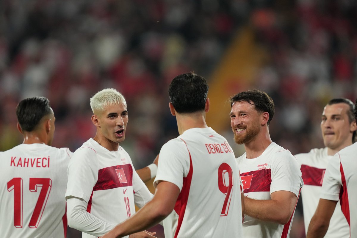 MilliTakimlar's tweet photo. Galibiyetten kareler. 📷

#BizimÇocuklar🇹🇷 | #TURMKD | #FIFAWorldCup | #TürkÖndeTürkİleri https://t.co/8Z64oFsq39