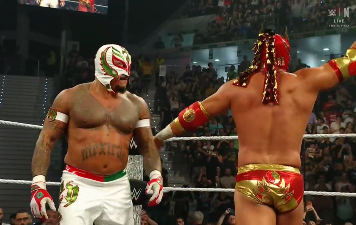 MysterioSource_'s tweet photo. Rey Mysterio On #WWERaw 🤩 https://t.co/C4ayB5sK7z