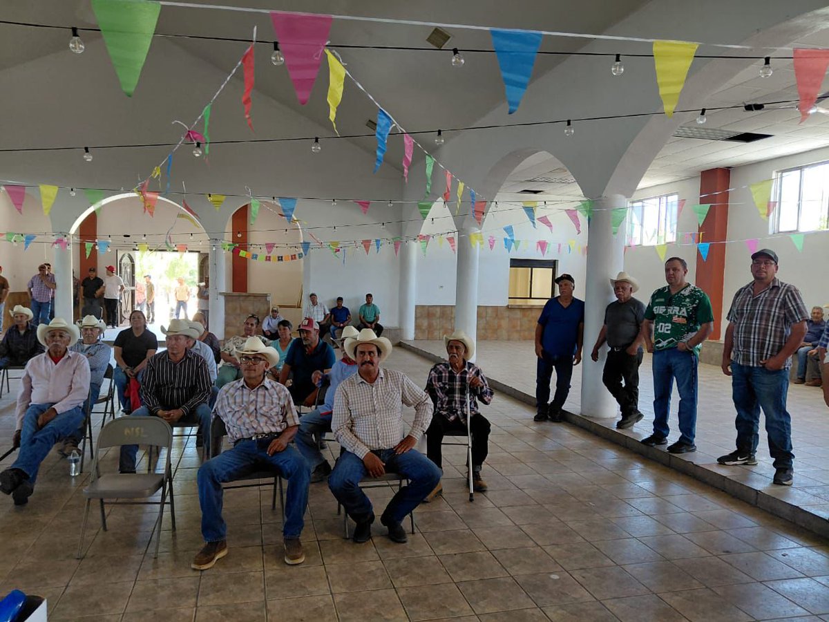 PAgraria's tweet photo. 📍 #Sonora 

Se celebró asamblea en segunda convocatoria para dar continuidad a procedimientos de reconocimiento de comuneros y regularización de áreas en la comunidad Bacadehuachi. 📄⚖️ 

#Comuneros #RegularizaciónAgraria #AsambleaComunal #Legalidad https://t.co/Ok0cwIqGOC