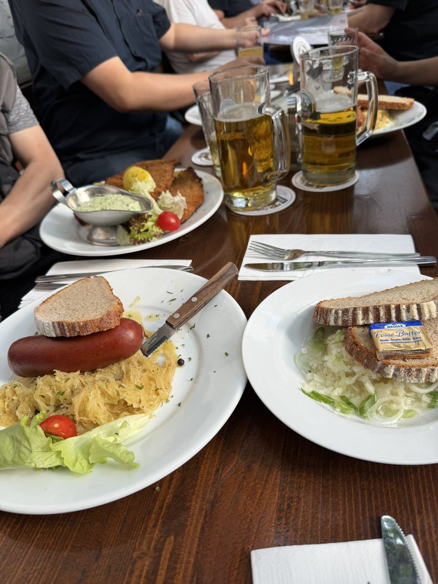 SunameriDrill's tweet photo. ドイツ、最後の夕食。

美味しいし雰囲気も最高！

明日、帰国しなきゃいけないなんて...
来年はもっとゆっくり滞在したいなあ😂 https://t.co/kYKxGXLt3Z