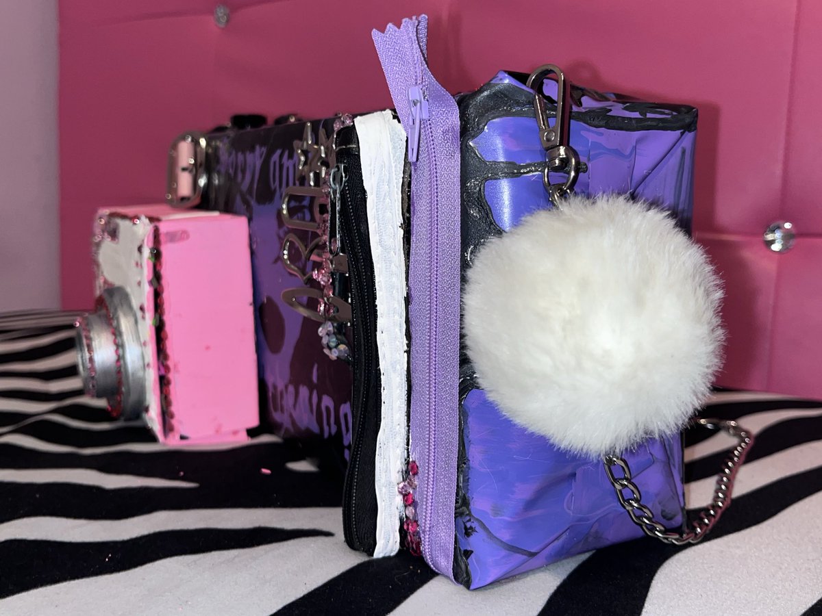 TVoznesensky's tweet photo. Presenting the Synthestyler, including the intended leather exterior; prototyped using a box, which I lined with leather and coated with ‘Mr Super Clear gloss’ to replicate a shiny PU‑leather finish and improve acoustics.
#y2k #Bratz #Designer #Fashion #2000s https://t.co/QNJzhUC0Kp