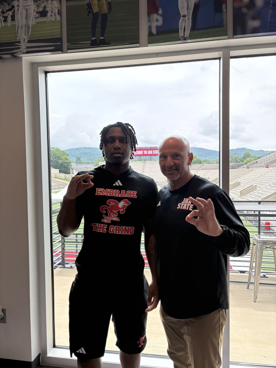 zayybrownn_'s tweet photo. Blessed to have spent the weekend on my Official Visit at Jacksonville State! Thank you to the entire coaching staff for the hospitality and showing me what Gamecock football is all about. #staycocky🐔 https://t.co/VucWmjFhfb