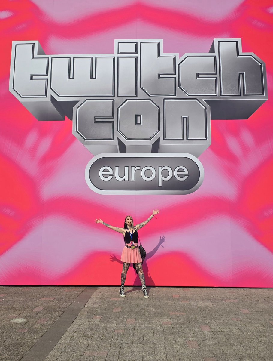 PhoebeOnTV's tweet photo. Twitch Con EU was amazing!
#TwitchConEU2026 https://t.co/1LB0HnNEIf