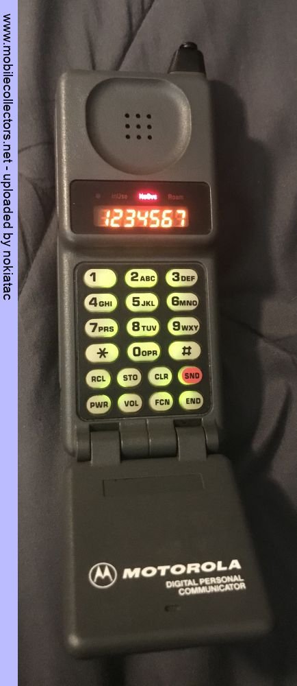 PPNStudio's tweet photo. @1keezybaby None of those..  Had a yellow analog wall phone growing up, first cellular was the kind you mounted in your car and later became bag phones.. after that had the Motorola 550 'flip phone' (#4) up thru the elite flips and then onto NexTel - Beep Beep, Done. https://t.co/xjQSBNUNlc