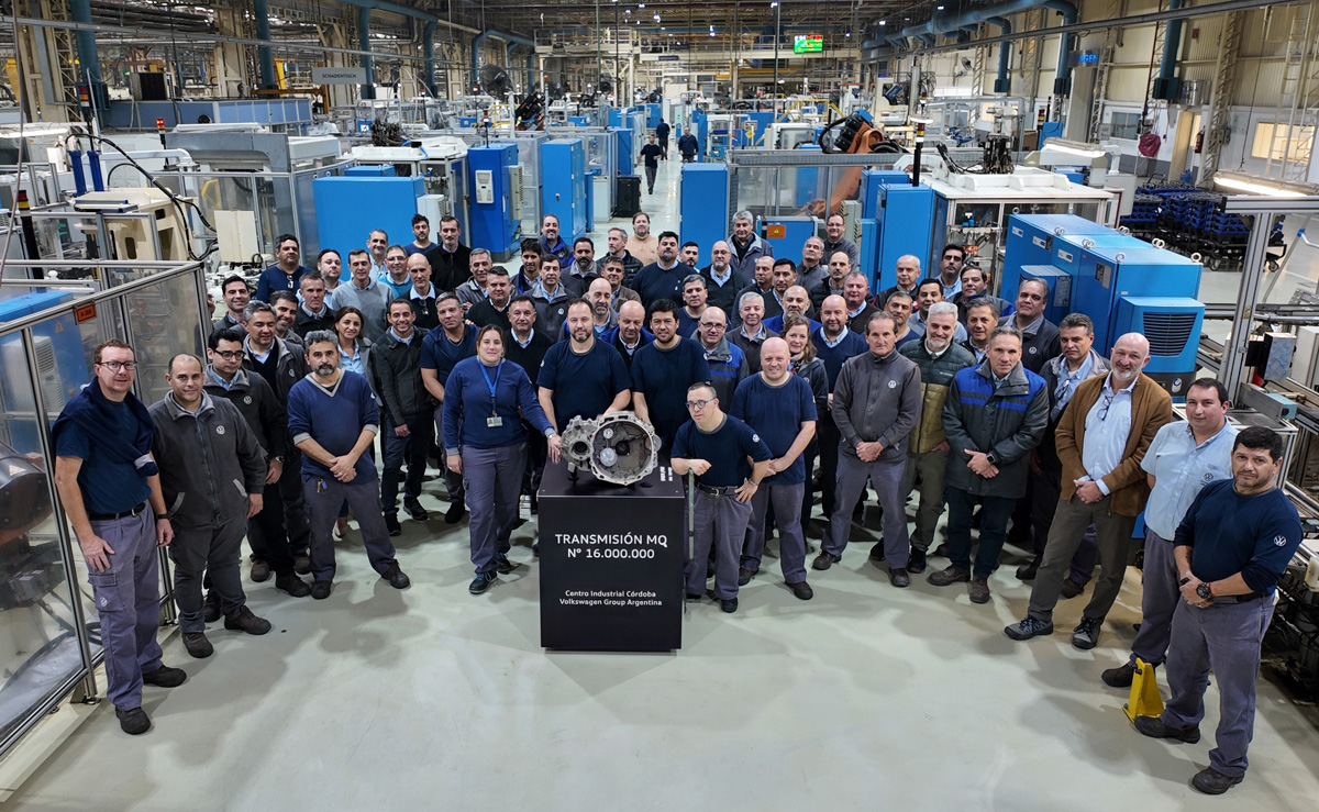 Cadena3Motor's tweet photo. ⚠️ INDUSTRIA AUTOMOTRIZ
➡️ #Ahora 🇦🇷

VW Group Argentina llegó a 16 millones de transmisiones producidas en Córdoba. Los detalles, aquí👇
https://t.co/EdREehyK8z

Seguí @Cadena3Motor 
Te lo cuenta🎙️📲💻
@Cadena3Com https://t.co/s2cXmuVqlN
