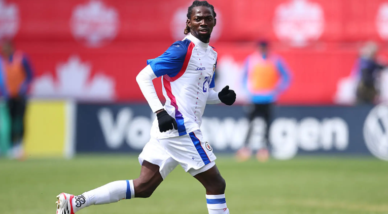 Romain_Molina's tweet photo. C'est bon, le milieu haïtien Woodensky Pierre (seul joueur évoluant dans le championnat local) a enfin obtenu son visa américain et pourra rejoindre les Grenadiers en préparation 🇭🇹 !

Reste désormais à la Fédération à régler le cas de plusieurs officiels et membres du staff... https://t.co/bzOSXcPay2