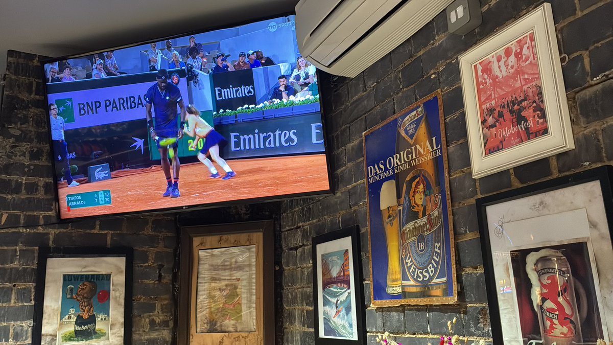 ChrisHowell615's tweet photo. Sitting in a German bar in London watching an American play tennis in Paris https://t.co/VkTgrGzsFa