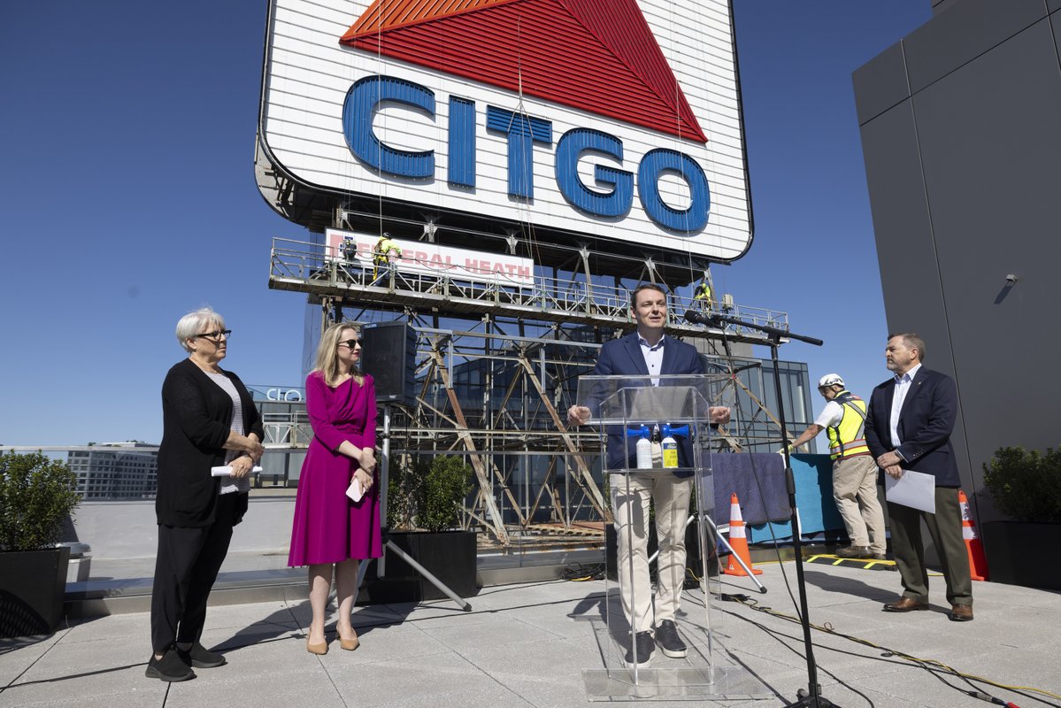 SuffolkBuilds's tweet photo. Last week, Suffolk Northeast joined project partners &amp; community leaders to kick off construction on the historic repositioning of Boston's iconic CITGO Sign in Kenmore Square. Our team is proud to partner w/@CITGO on helping preserve one of the city's most recognizable landmarks https://t.co/QO11UHUpHd