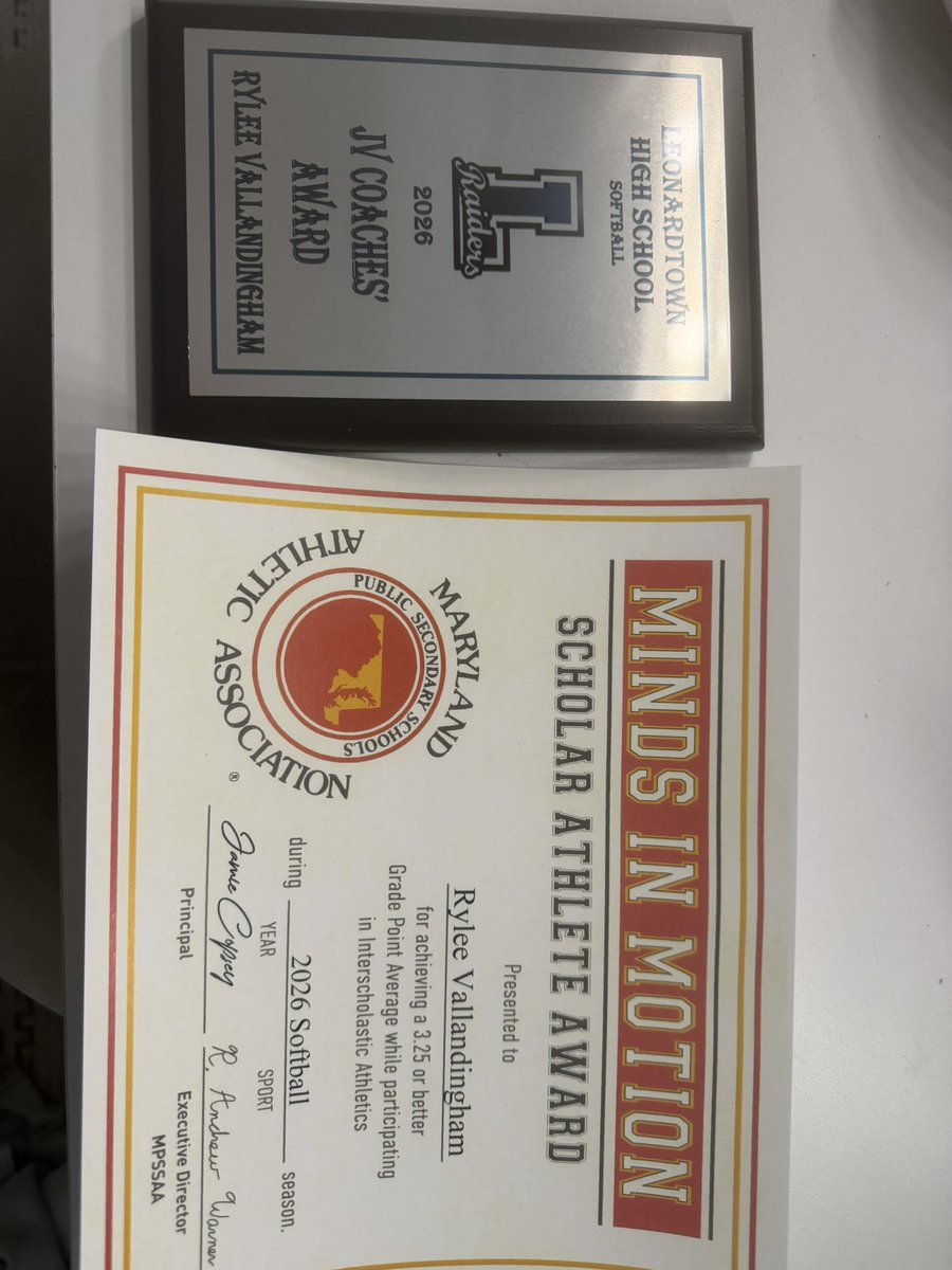 Rylee_Vall's tweet photo. Recently we had our spring sports banquet, I received minds in motion and also received the coaches award. https://t.co/riBVyKZrQv
