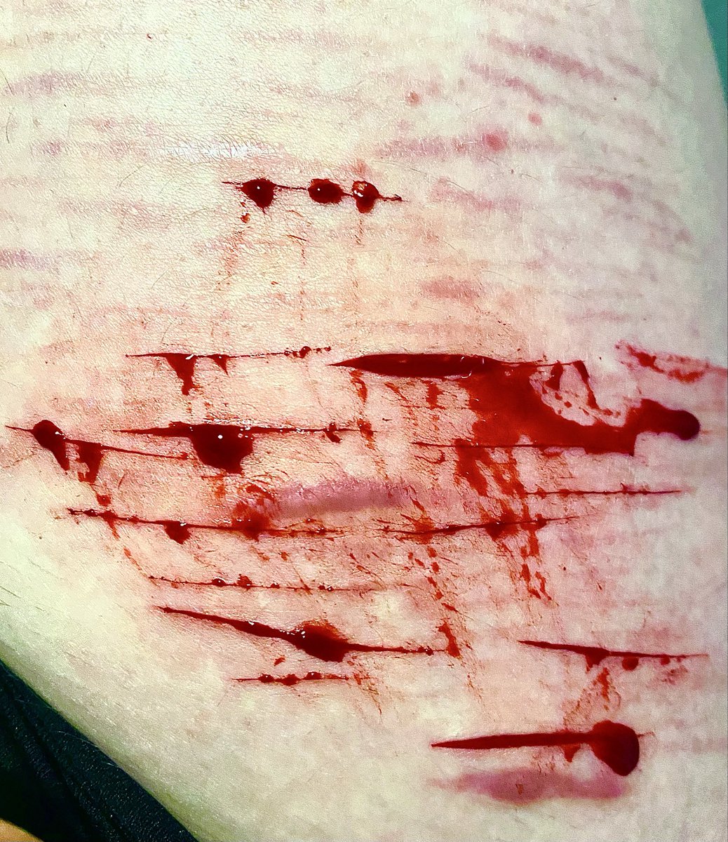 IgotLynched's tweet photo. Old sfx makeup >_< will make new ones soon https://t.co/d2OPwUpftN