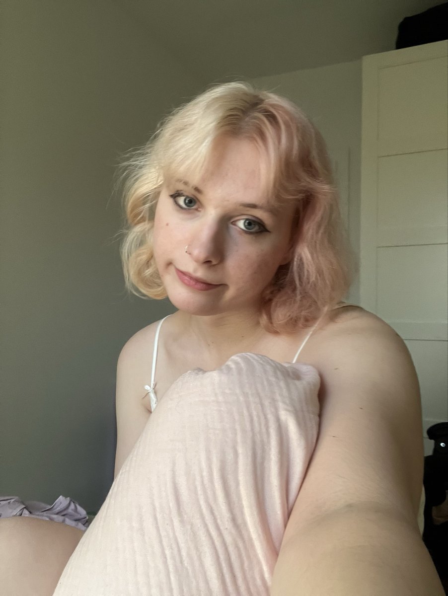 bxnbby's tweet photo. I’m proud of this kid for taking all those hard steps, surviving the pain and fighting for me to have a future where I could be myself. You traded your safety for my happiness, paid the price yet never stopped fighting. Thank you so much🩷
happy pride everyone 🏳️‍⚧️🏳️‍⚧️🏳️‍⚧️🏳️‍🌈🏳️‍🌈🏳️‍🌈 https://t.co/tCYEjvEnJF