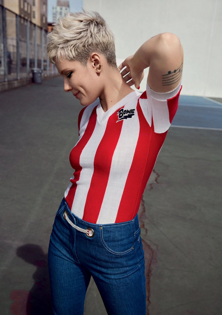 haIseylq's tweet photo. Halsey photographed by Tom Sloan for Teen Vogue in 2017. https://t.co/HpUr4fZ6uw