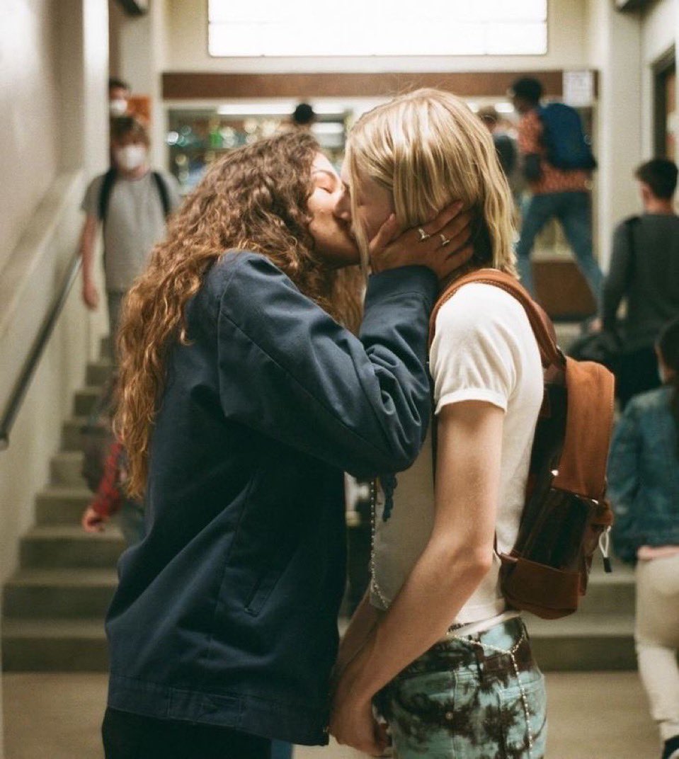 Ietlightbelight's tweet photo. petition for z and hunter to star in a rom com together so my rules heart can may to rest 🥰 https://t.co/Z05MYjQaBU