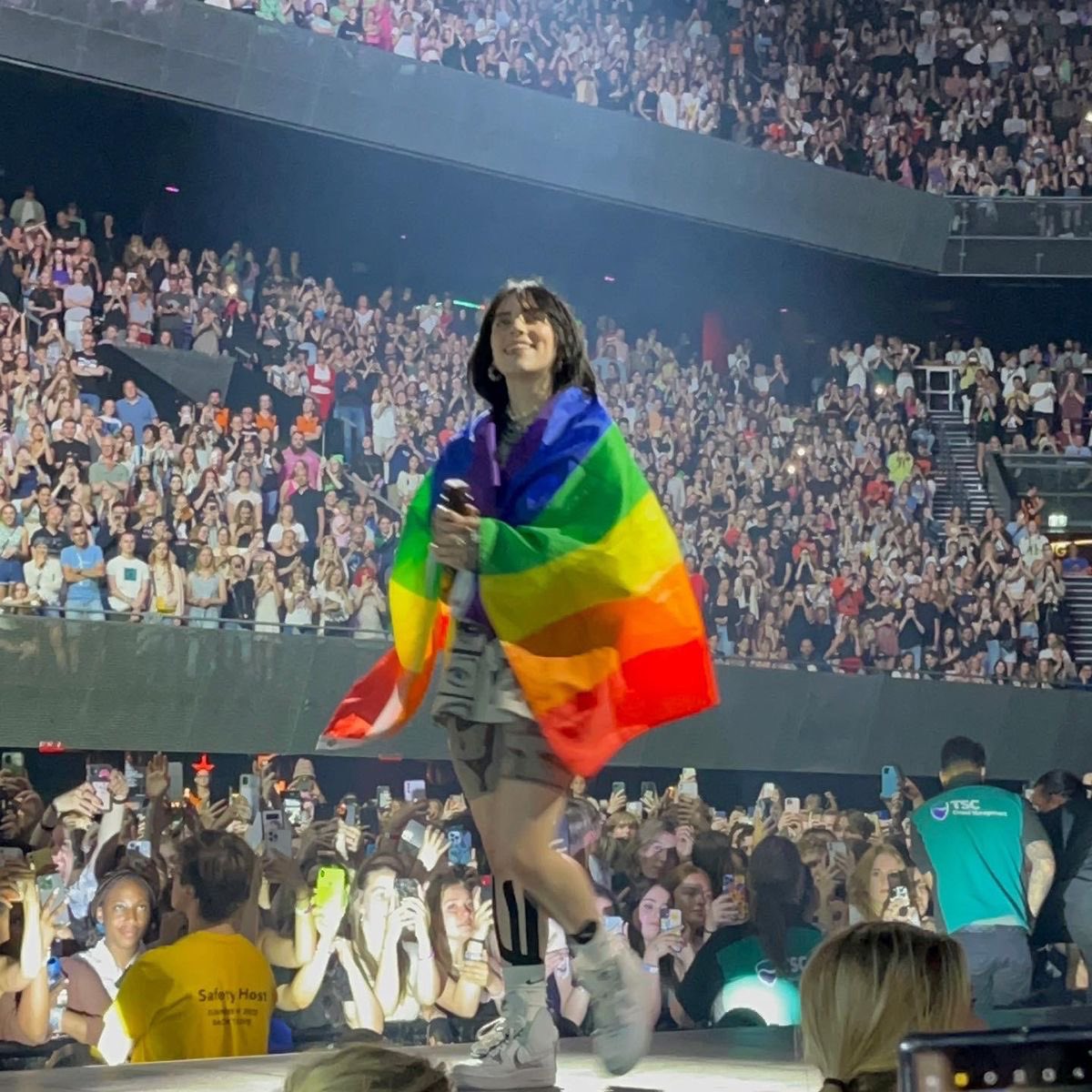 selinebb's tweet photo. ITS JUNE !!!!!! HAPPY PRIDE 🏳️‍🌈✨🫶🏼 https://t.co/6ZKJYJzKav