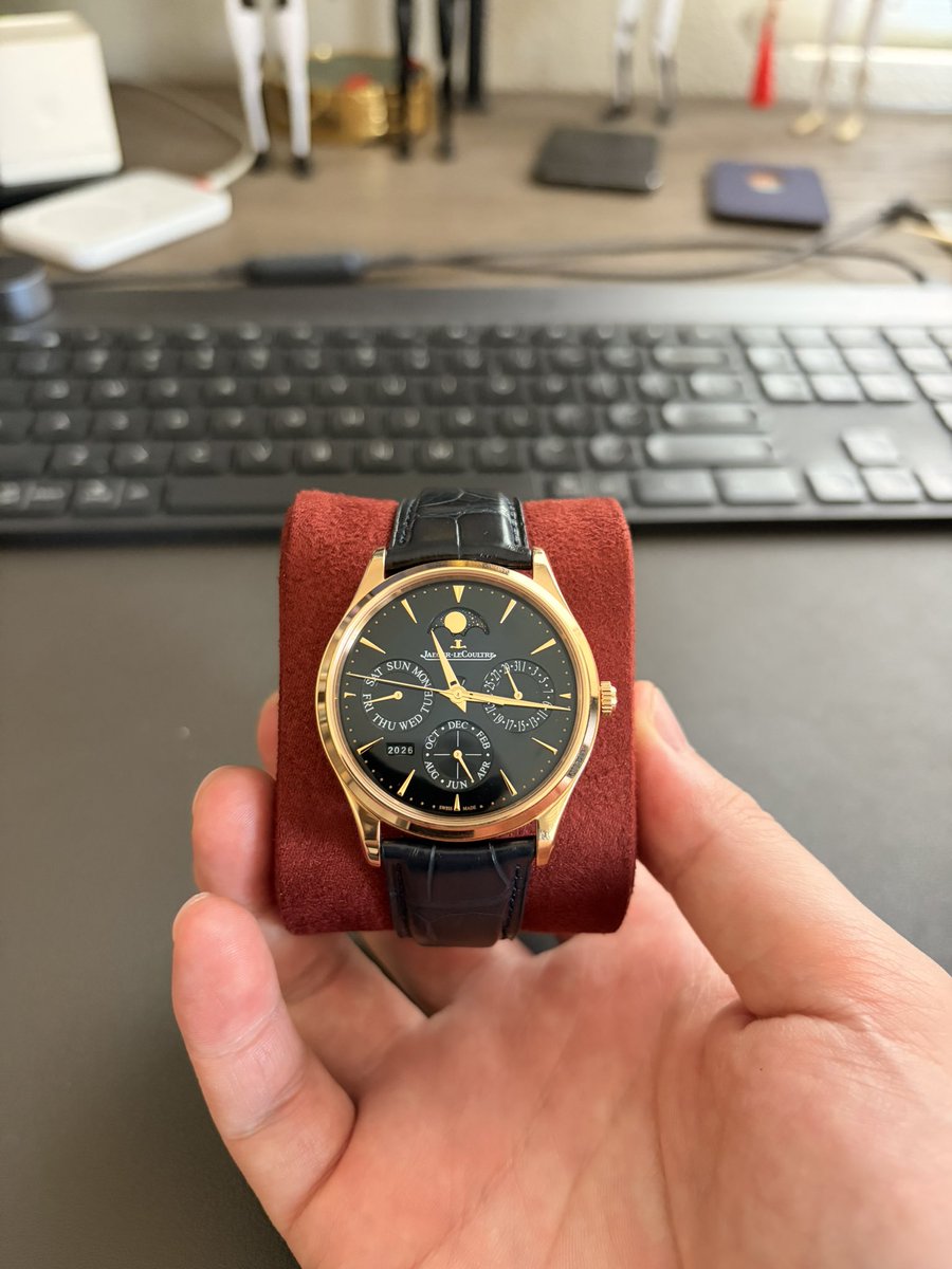 Stopearly's tweet photo. @azabudai_ishida I got the dark blue dial version. Love how thin this is. Such a masterpiece. https://t.co/xPecZNOyCs