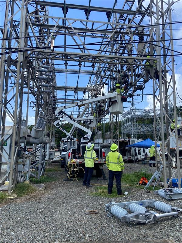 lumaenergypr's tweet photo. Durante una inspección, nuestro equipo identificó auxiliares con sobrecalentamiento y corrosión severa. Sustituimos estos equipos deteriorados por auxiliares nuevos.

Esta mejora restablece las condiciones óptimas de operación, reduce la probabilidad de fallas y contribuye a un sistema más estable y eficiente a largo plazo.
