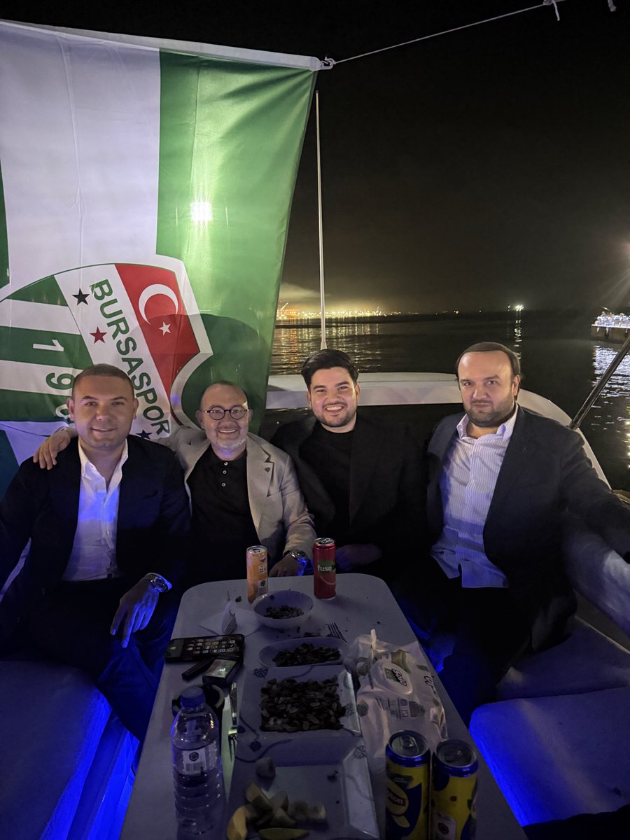 1963gazi's tweet photo. Şampiyonluğumuzda Enes Çelik başkanımızın yanında en çok emeğe sahip olan Klüp Müdürümüz Hüseyin Yeşilkavak, Bursastore ve Proje Kurulu Başkanımız Enbiya Topal, Stadyum sorumlumuz Çoşkun Özgel ağabeylerim ile Bursasporumuzun kuruluş yıl dönümünü Gemlikte kutladık🐊 https://t.co/pftubuM0LT