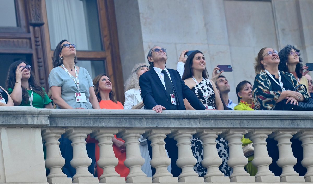 mjosecatala's tweet photo. Damos la bienvenida al jurado de los @PremiosReiJaume como solo nosotros sabemos, con pólvora.

Nuestra visión de devolver el liderazgo a Valencia es esto: 25 @NobelPrize reunidos en nuestra ciudad para reconocer la excelencia científica y el emprendimiento.

Mañana conoceremos a los ganadores.