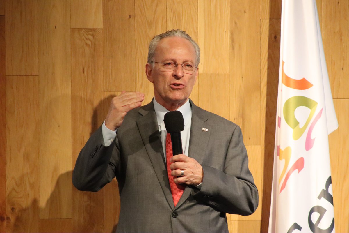 Cemefi's tweet photo. 🤝 #Cemefi y @Fundemex fortalecen su compromiso con el desarrollo social de México mediante la firma de un convenio de colaboración que impulsará iniciativas en favor de la filantropía y la responsabilidad social empresarial. https://t.co/HFv9RTJ2bs