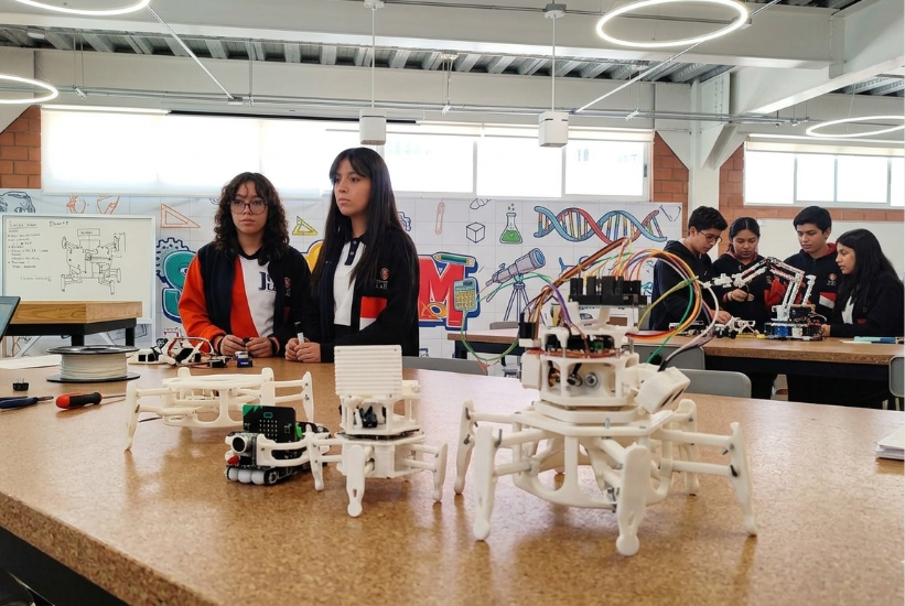 mxqnoticias's tweet photo. ¡Orgullo mexiquense! 🤩
🇲🇽 El grupo Jaguares Landáu de #Zumpango, integrado por estudiantes de nivel secundaria, representará a #México en el concurso de robótica 🤖 #FirstLego, que se llevará a cabo en #Australia.
Más información 👉 https://t.co/JoJa8RFtmN
#MexiquenseNoticias https://t.co/2eRxuvjoZ2