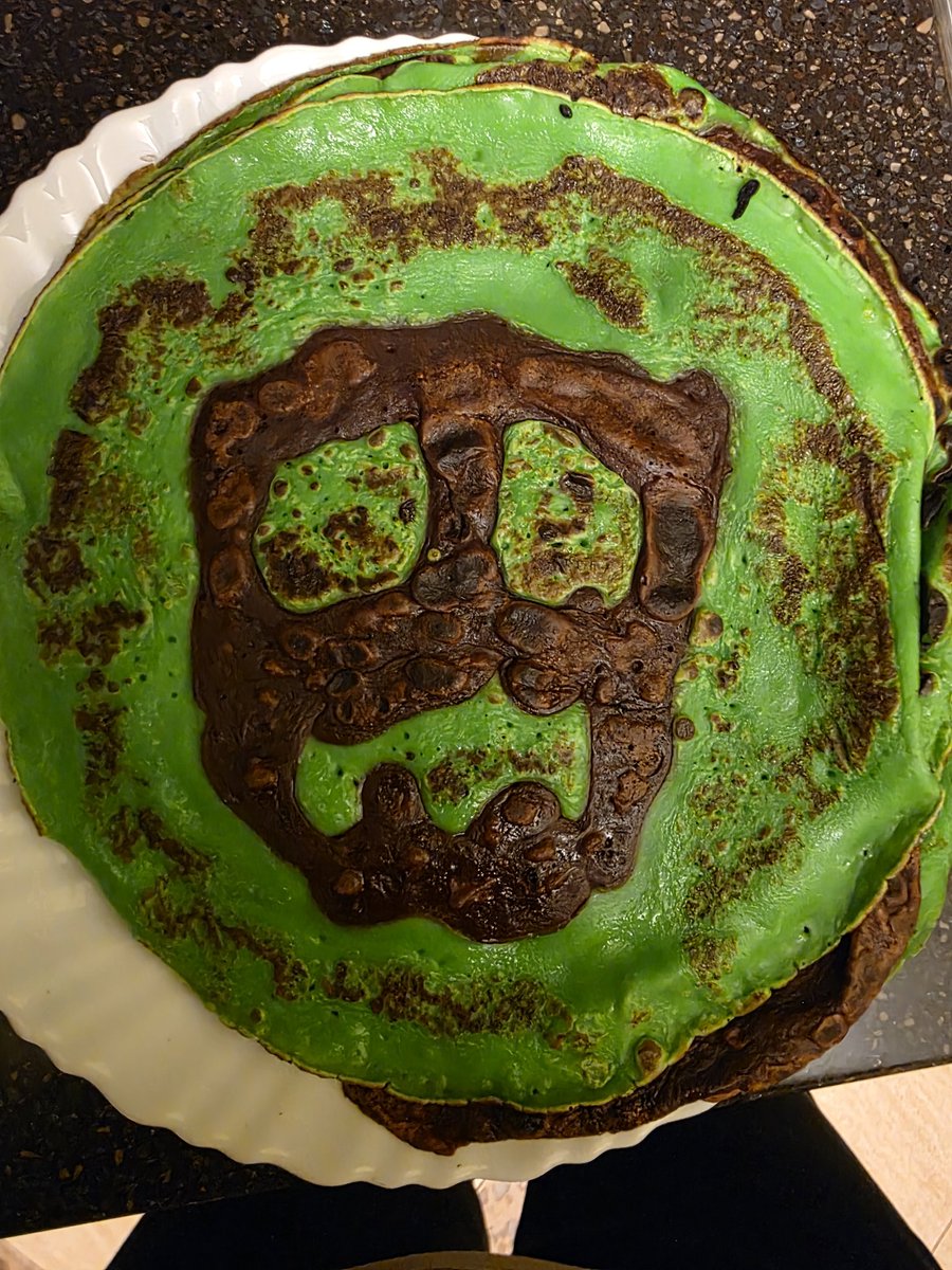 Benat217's tweet photo. @pixelprayer Once I saw a tiktok video about pancake arts and tried to make scaryface pancakes. https://t.co/ONXPtbEXkV