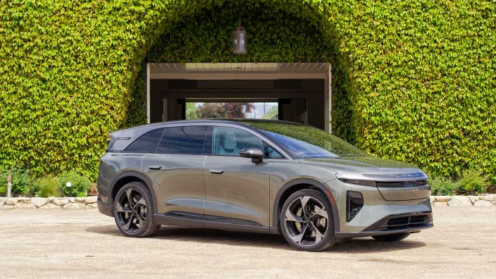 CarReviewExpert's tweet photo. . @LucidMotors is offering 4,000-euro switch bonuses on Air sedan trims and matching or higher incentives on Gravity SUV models in Germany and the Netherlands to drive Q2 2026 sales. https://t.co/uZW9C4sIMf