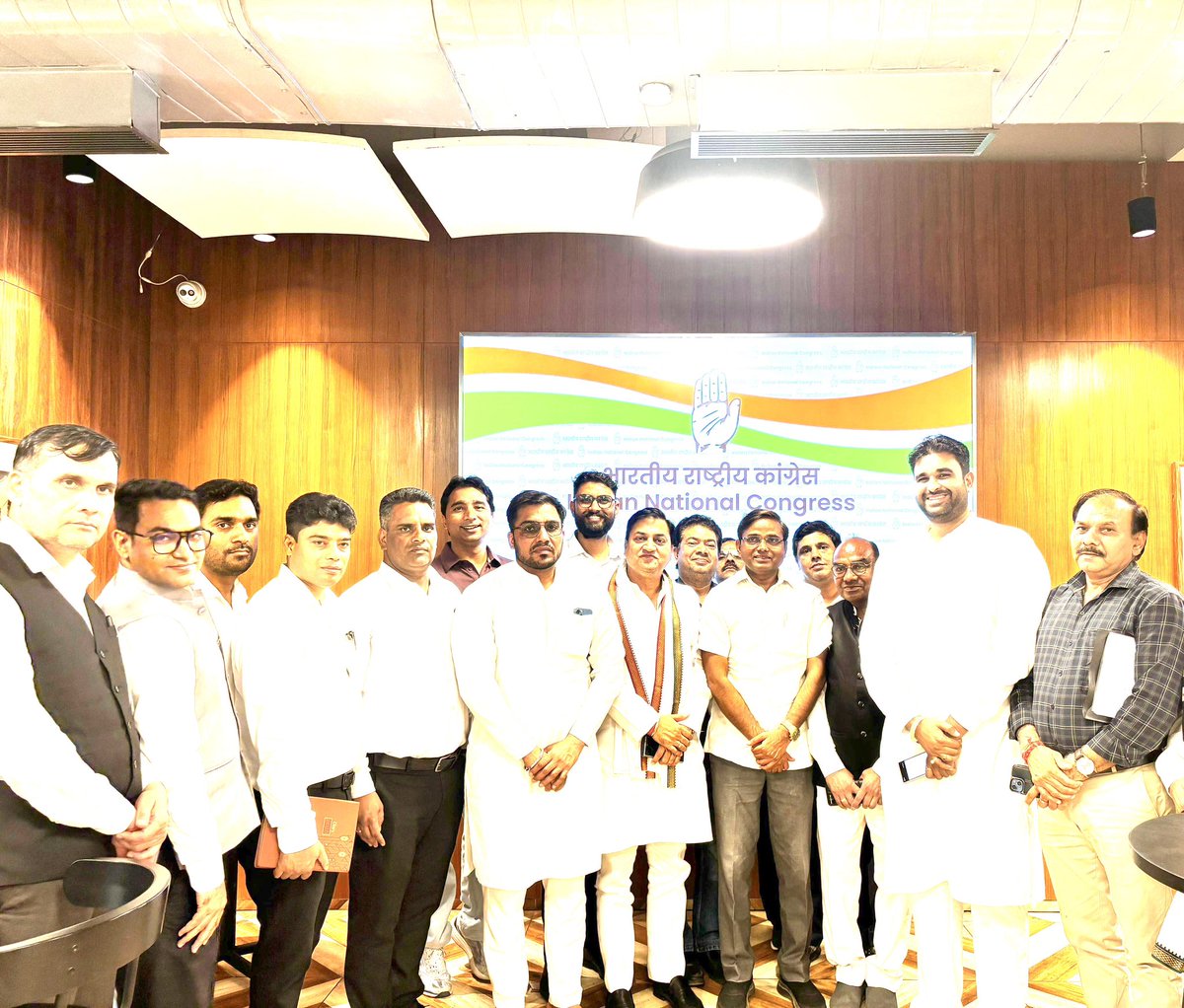 kumarsurender's tweet photo. कांग्रेस मुख्यालय इंदिरा भवन में ओबीसी कांग्रेस के राष्ट्रीय अध्यक्ष मिशनमैन @DrJaihind जी की अध्यक्षता में सामाजिक न्याय, समानता और शिक्षा के अग्रदूत महात्मा ज्योतिराव फुले जी, संतराम बी.ए. जी तथा राजमाता अहिल्याबाई होल्कर जी के जीवन और उनके विचारों पर हुई एक महत्वपूर्ण चर्चा के कार्यक्रम में ओबीसी कांग्रेस के राष्ट्रीय नेताओं और कार्यकर्ताओं के साथ शामिल रहा. 

इन महान विभूतियों के विचार सामाजिक न्याय, समान अवसर, शिक्षा और बराबरी के संघर्ष को निरंतर नई दिशा प्रदान करते हैं।

@INCHaryana