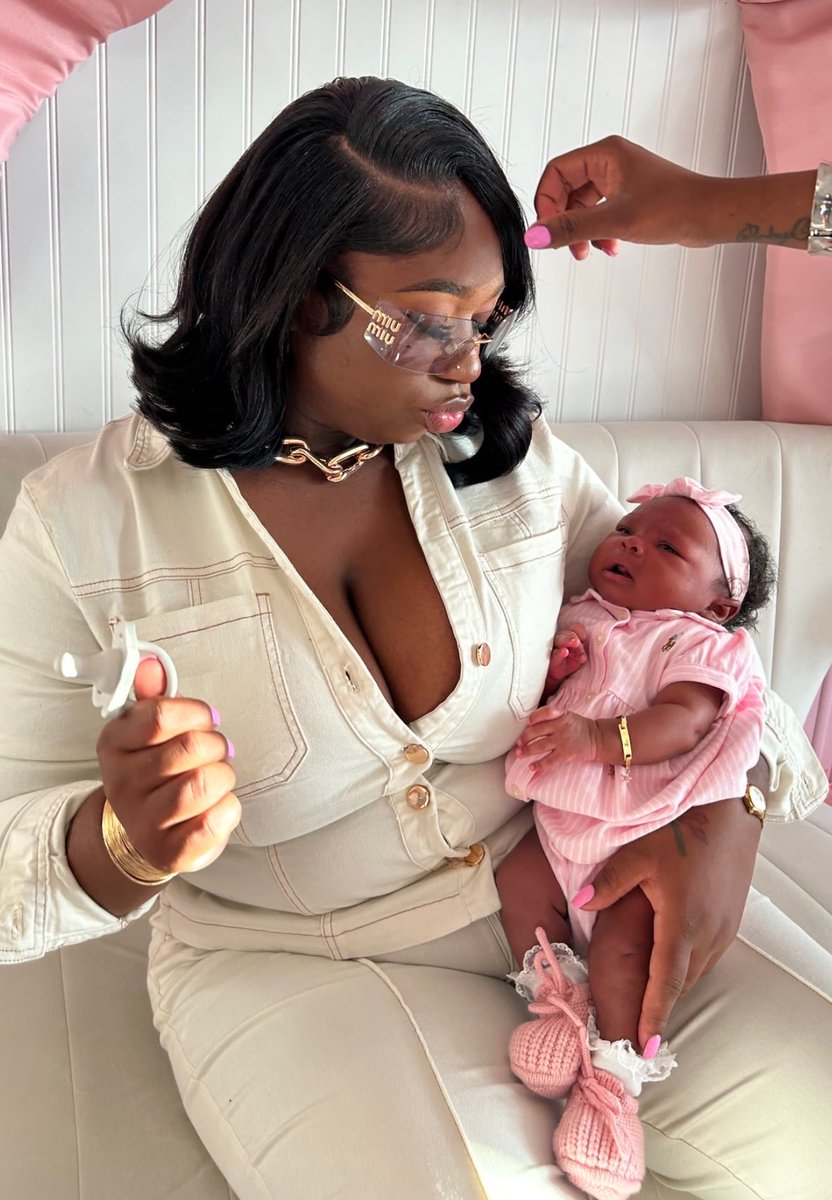 Heleennnn's tweet photo. Sip &amp; See baby shower for our daughter girl 🩷🩰🧸 https://t.co/W2JT8CHRLC