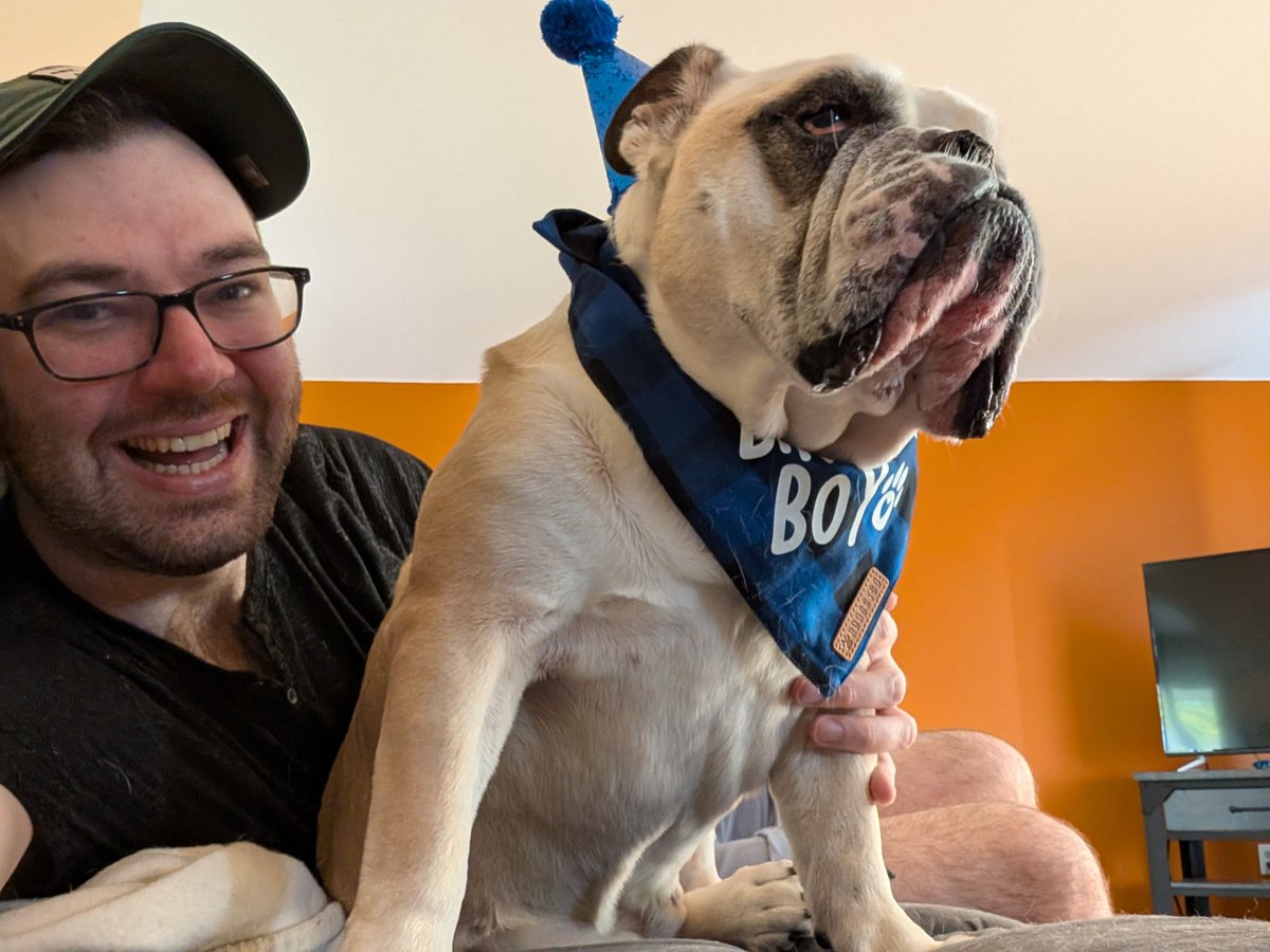 Iateyourp1e's tweet photo. Gumshoe turned 8 today!

One of the best things to do happen to me! https://t.co/fBN4CQlT1I