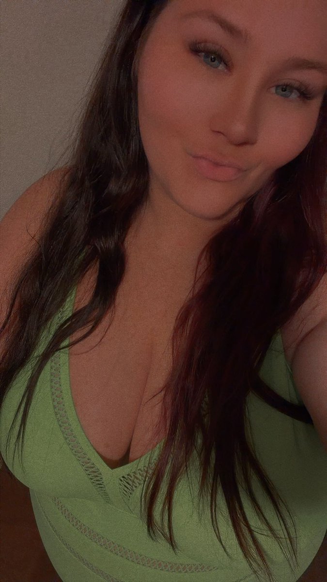 Kayebiggirl's tweet photo. "Soft belly, thick thighs, pretty face... pick your favorite distraction
😝 
🔗 in bio https://t.co/F6K4eFAdyr