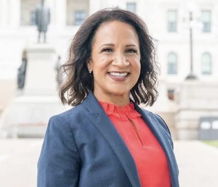 GrageDustin's tweet photo. Minnesota has one hope of winning in November.

It’s time to reject the broken and corrupt statewide endorsement process and nominate Michele Tafoya and Lisa Demuth at the top of the ticket.

Republican primary voters will finally determine the party’s future and save our state. https://t.co/lybRuR0gjv