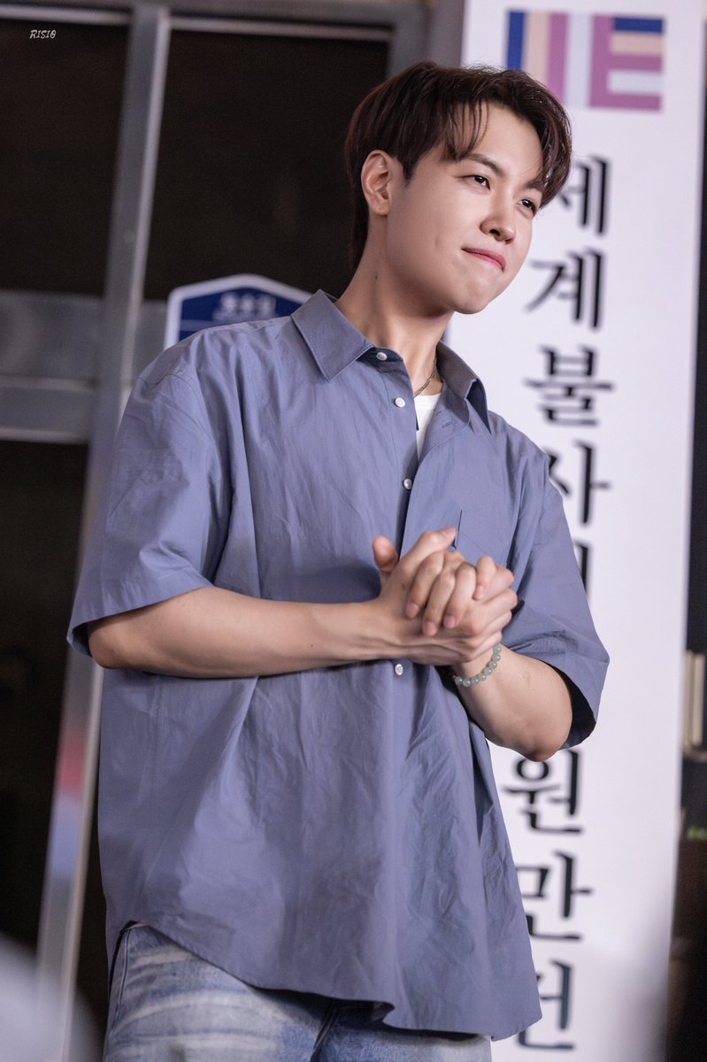 RISIO_pic's tweet photo. 260531 밤
뮤지컬 펑크 막공 퇴근길

#황민수 배우님 https://t.co/nh4leYkThU