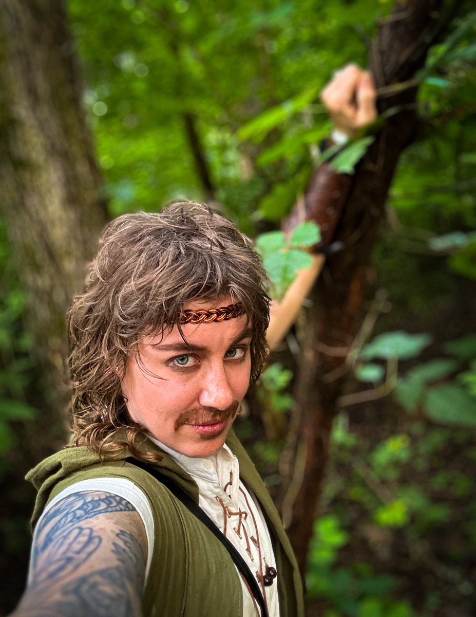 DanikaXIX's tweet photo. This #PRIDE month, IM COMING OUT…as the gayest DND class. That’s right everyone…I’m a BARD. Took the test and it’s CONCLUSIVE. Love to all my allies, haters, fans, and supporters out there 🌈😘🎤🎶  #bardlife #happypride  https://t.co/airsx8amsh https://t.co/uDLR112fMT