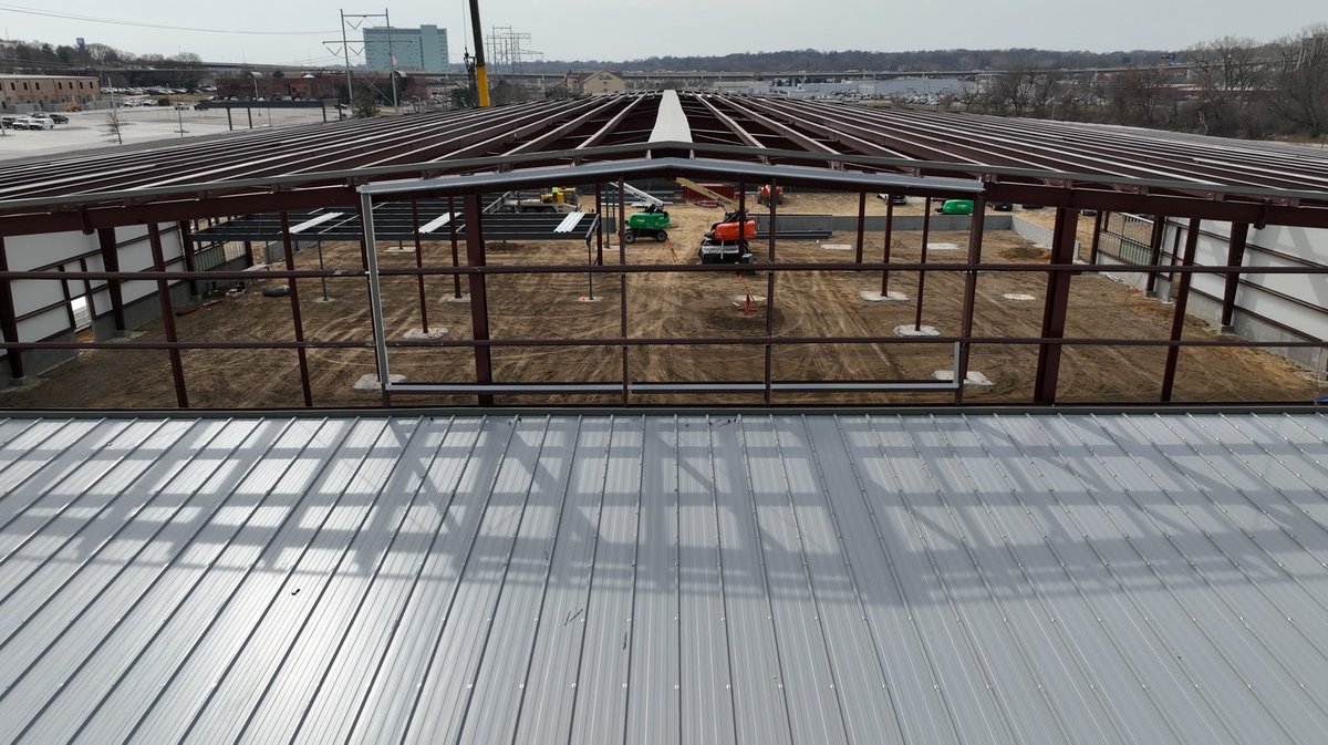 SGHconcepts's tweet photo. Product Spotlight: At the rear of our warehouse, @Kalwall daylighting #skylight wall systems were installed to improve visibility and comfort within an active work environment.
These systems introduce balanced natural daylight while minimizing glare and heat gain.

#architectural https://t.co/UZOz7Iz13m