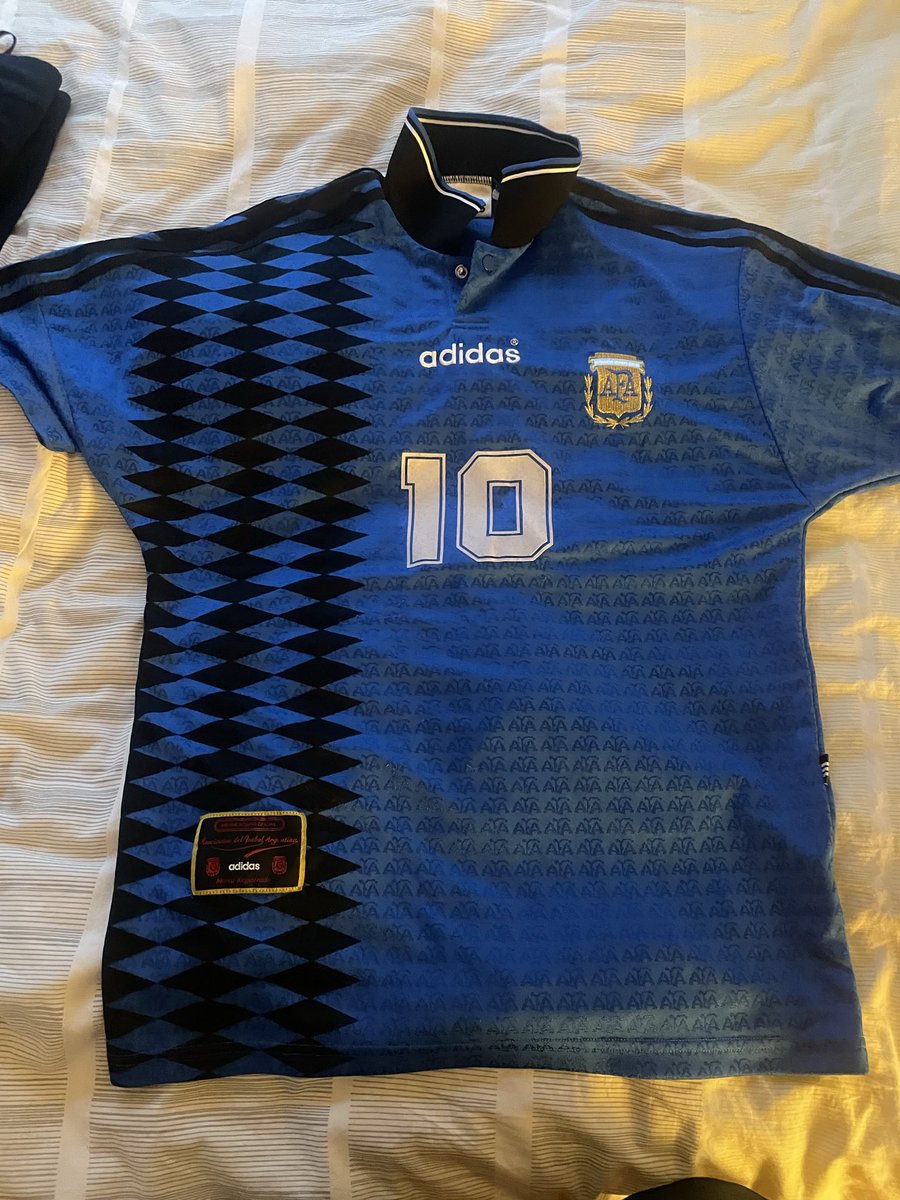 Is_this_on's tweet photo. @shirt_x All medium. Argentina 94 reissue £40,
Nashville authentic £35, fiorentina pro kombat £15 https://t.co/Lew1YdCFnY
